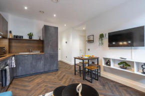 Professionals, City Centre, Parking, Superstore Nearby